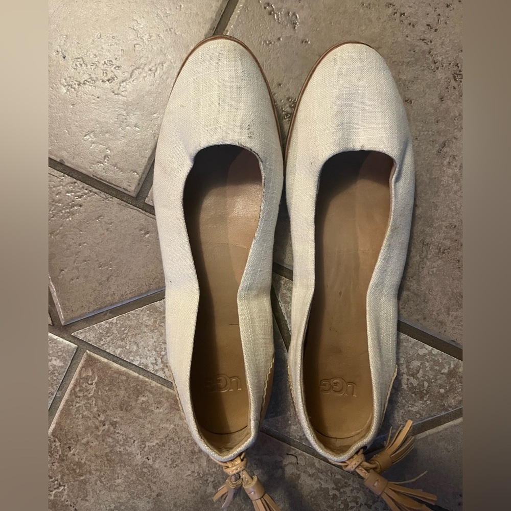 Womens Ugg mesa slip on size 9.5